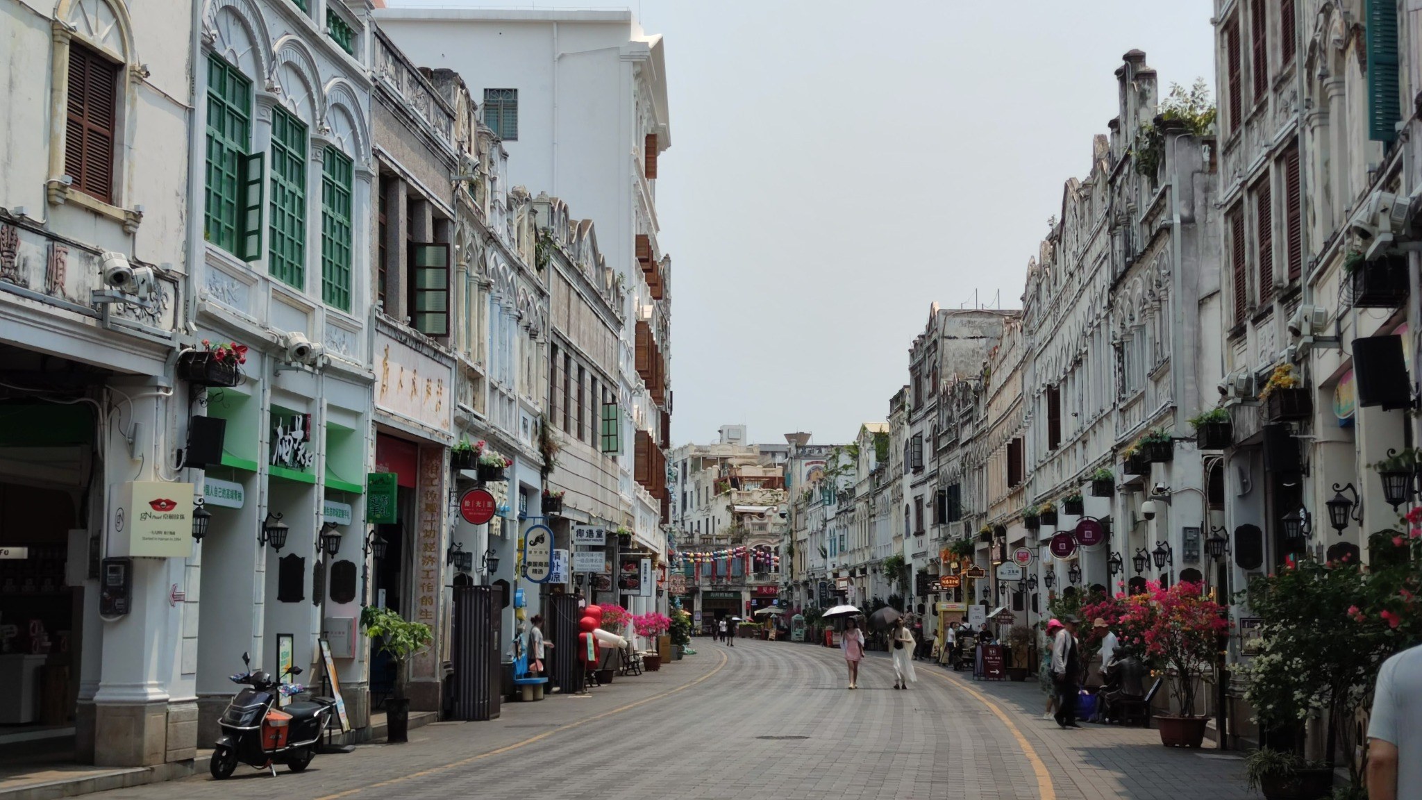 Qilou Straße in Haikou auf Hainan als China Reiseeindruck