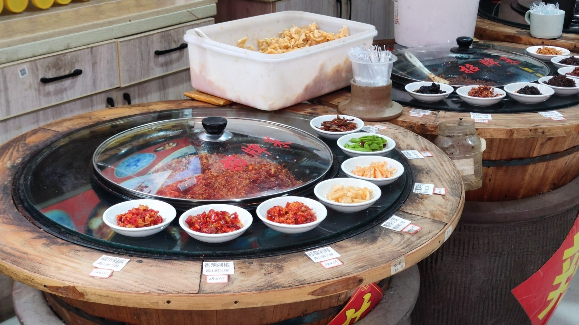Lokale Küche in Huangshan: Chili, Gewürze und eingelegte Zutaten