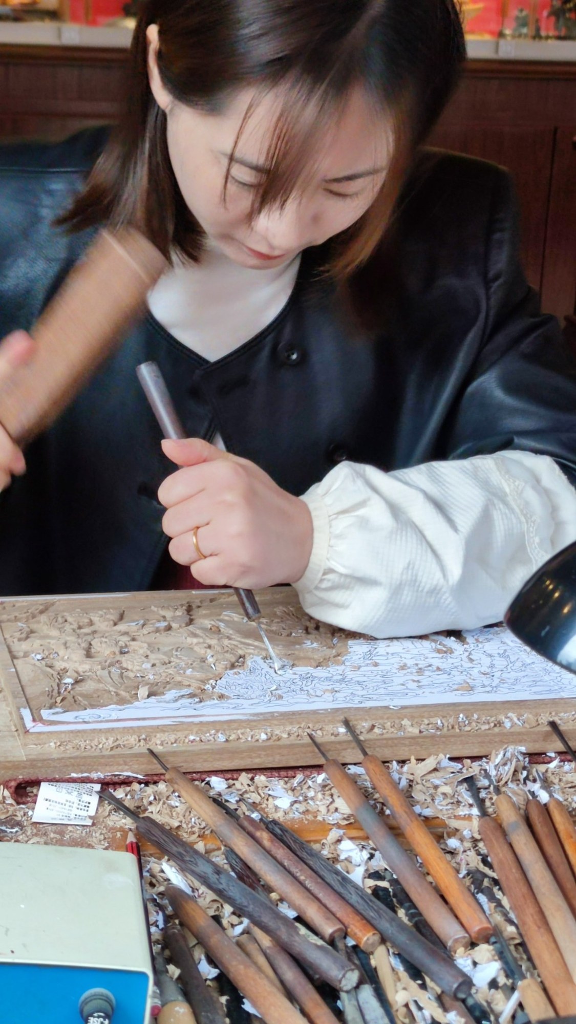 Holzschnitzerei und Handwerk am Qiandao Lake