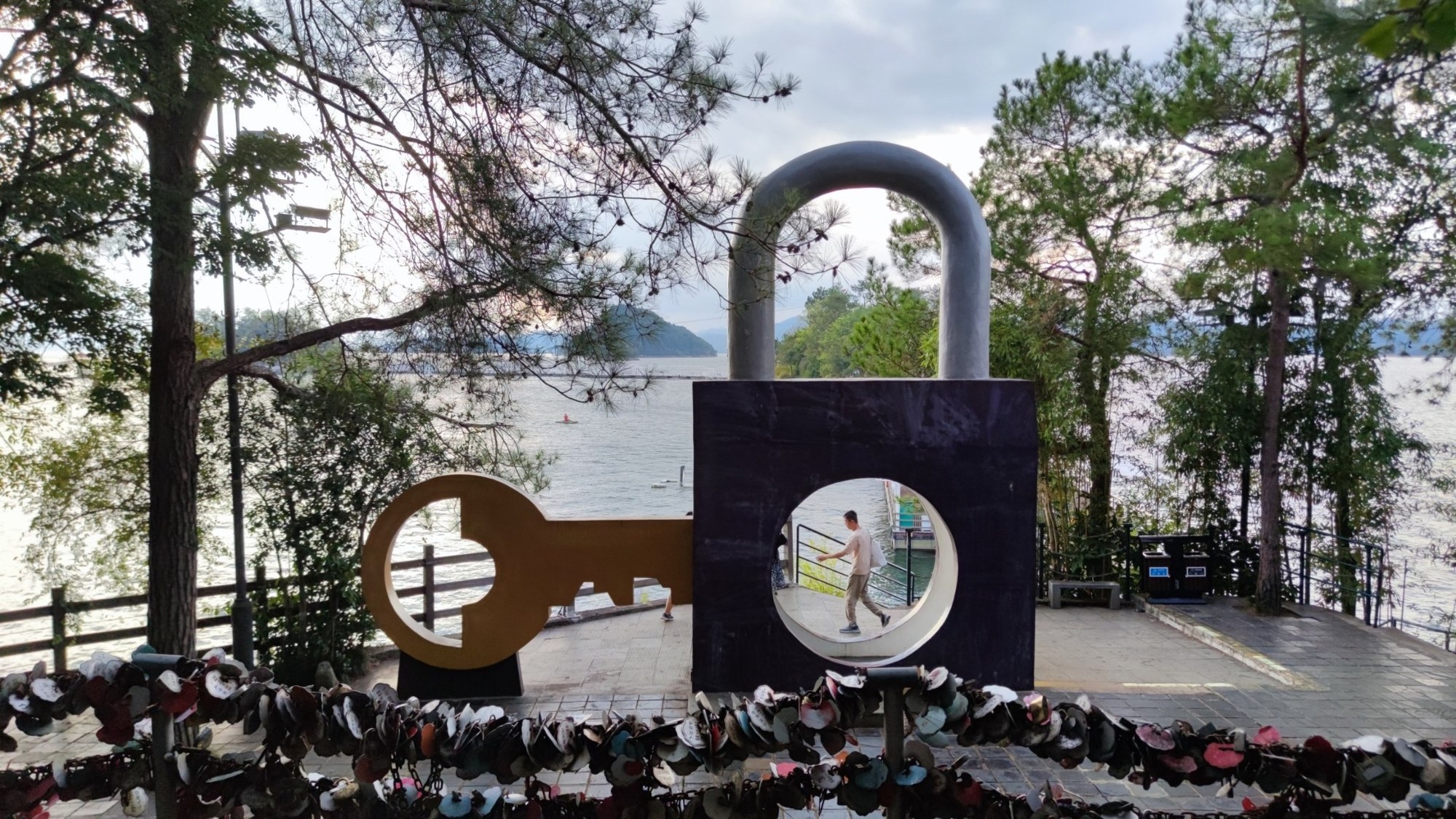 Schlüssel Skulptur am Qiandao Lake