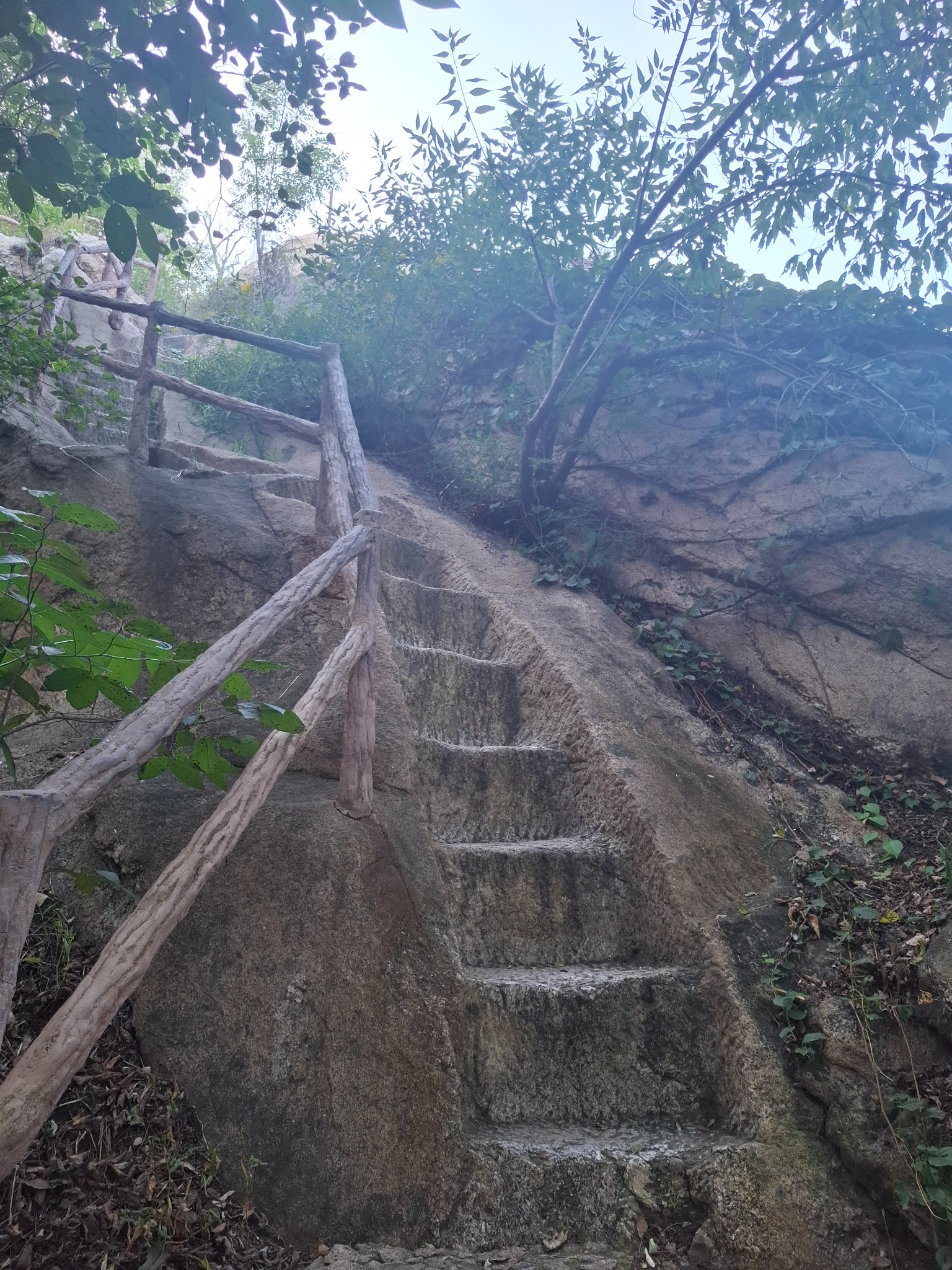 In Stein gehauene Stufen im Lianfeng Mountain Scenic Area