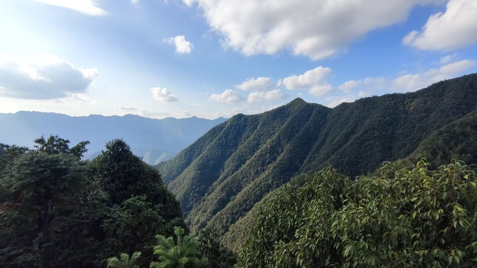 Bergpanorama rund um Tianzidi
